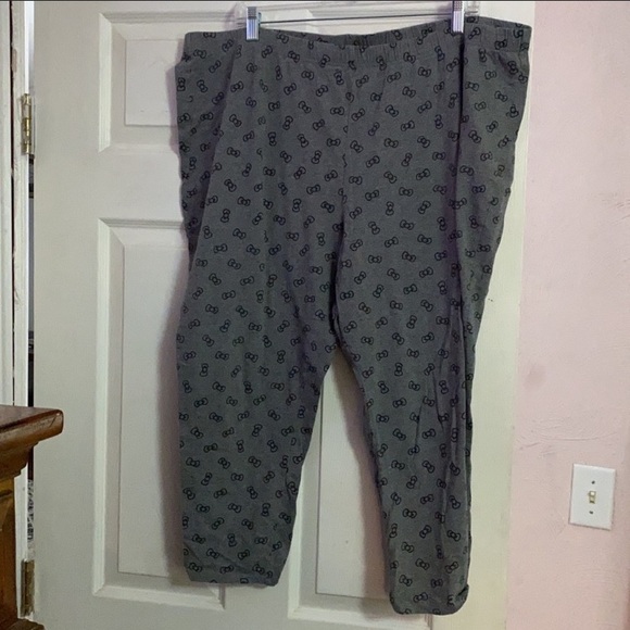Hello Kitty Capri Leggings - Picture 3 of 3